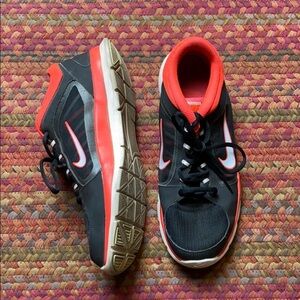 HOT PINK & BLACK NIKE RUNNING SHOES